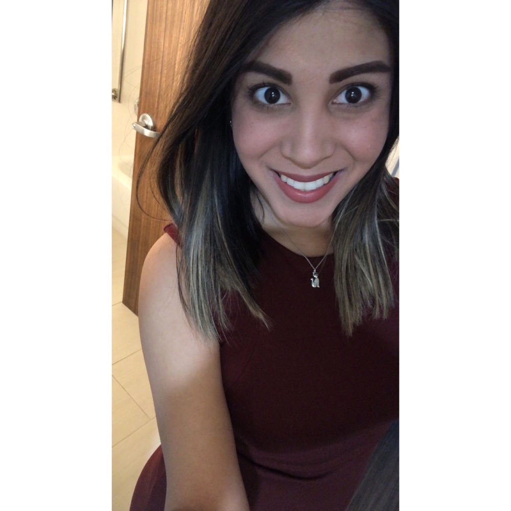 Meet your Posher, Elyssa